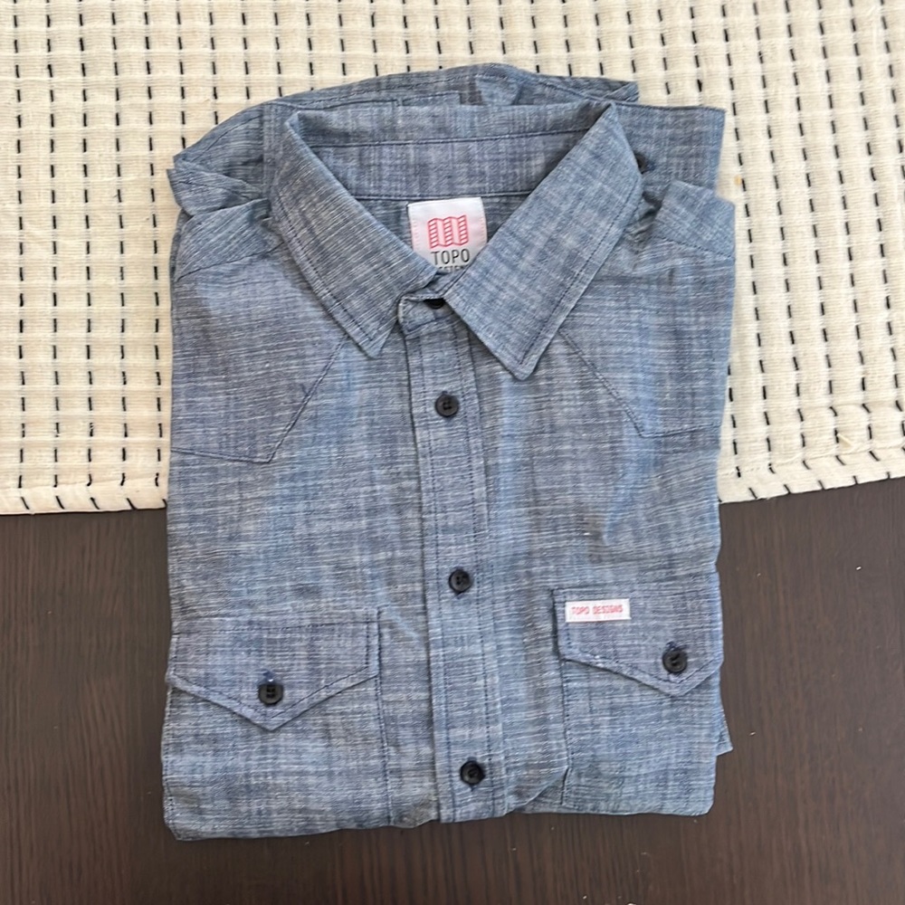 NWT Chambray TOPO Button Up